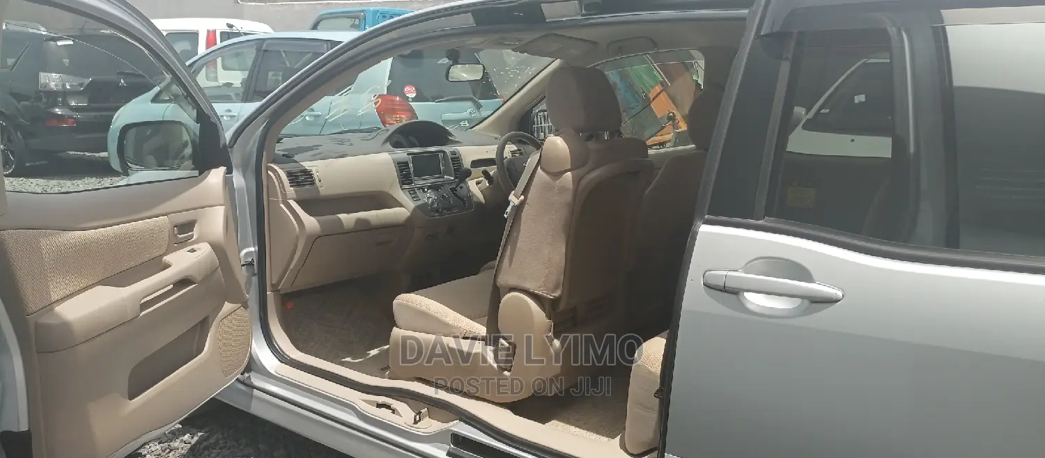 Toyota Raum 2008 Silver