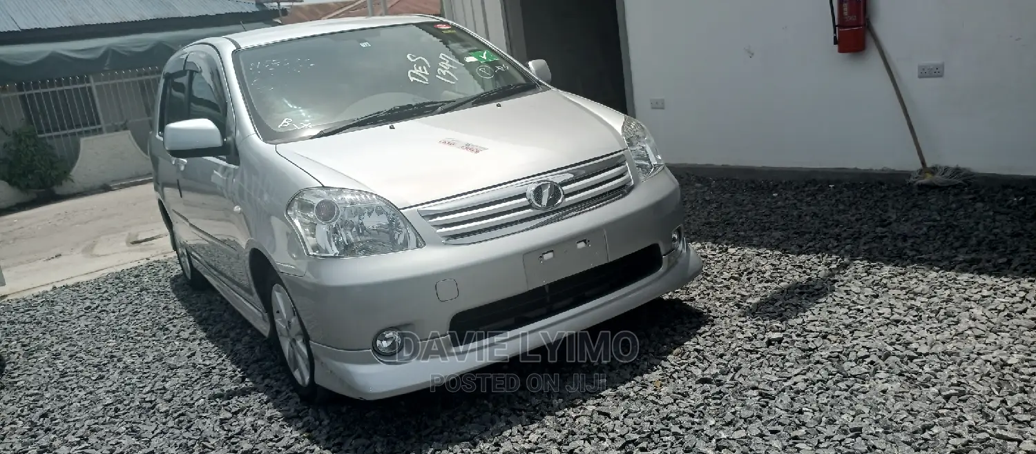 Toyota Raum 2008 Silver
