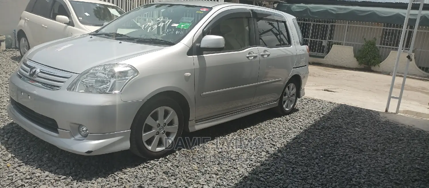 Toyota Raum 2008 Silver