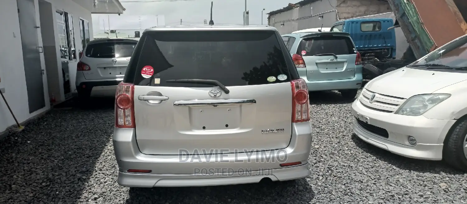 Toyota Raum 2008 Silver