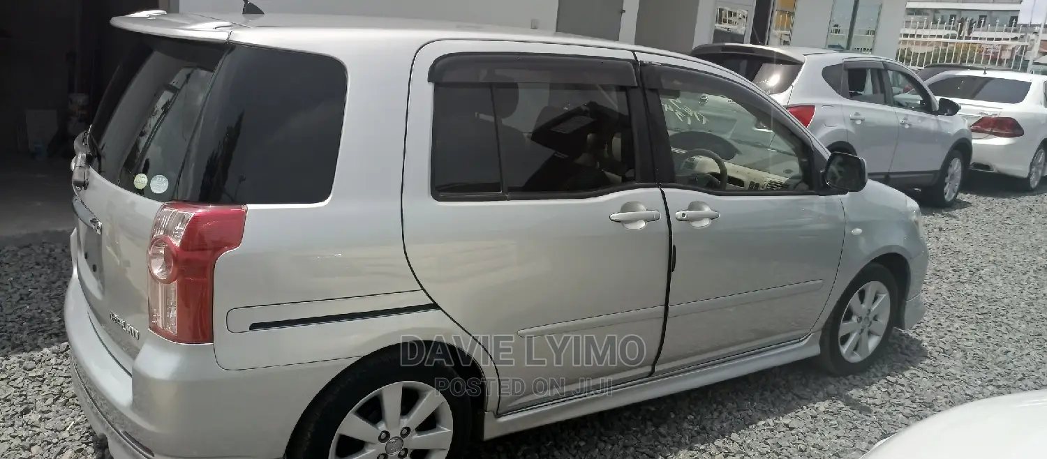 Toyota Raum 2008 Silver