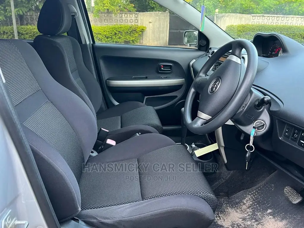 Toyota Vanguard 2011 Black