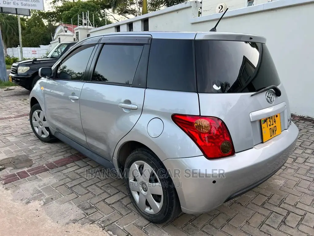 Toyota IST 2004 Silver