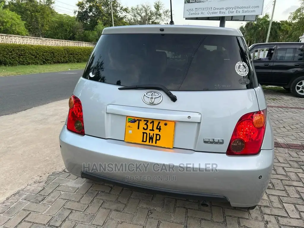 Toyota IST 2004 Silver