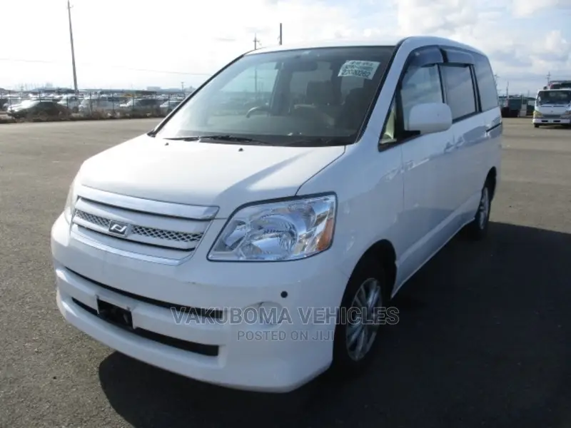 Toyota Noah 2005 Pearl
