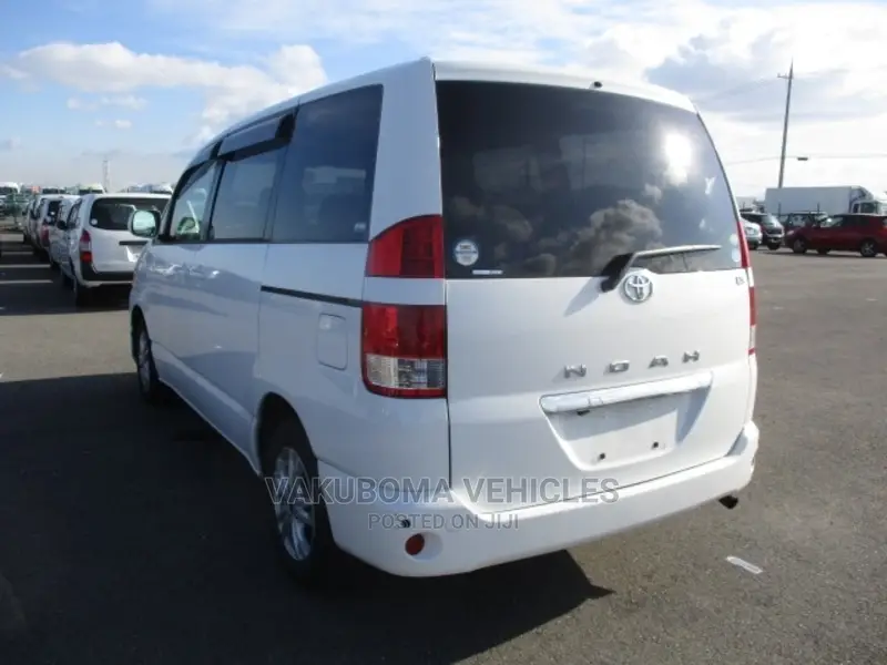 Toyota Noah 2005 Pearl