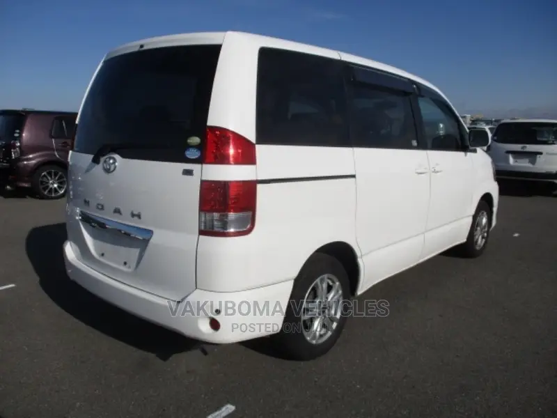Toyota Noah 2005 Pearl