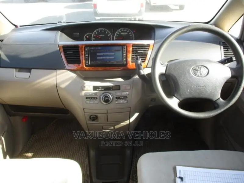 Toyota Noah 2005 Pearl