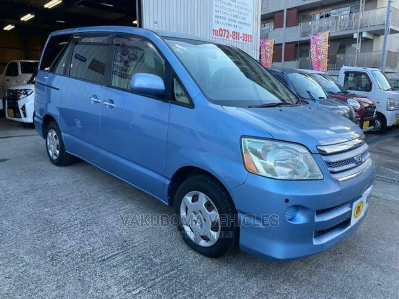 Toyota Noah 2006 Blue
