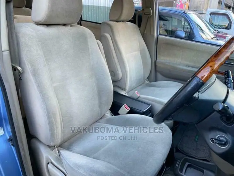 Toyota Noah 2006 Blue