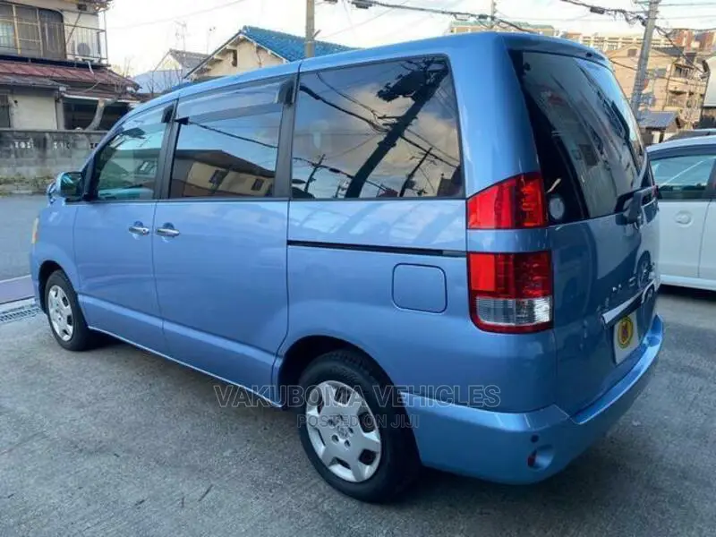 Toyota Noah 2006 Blue