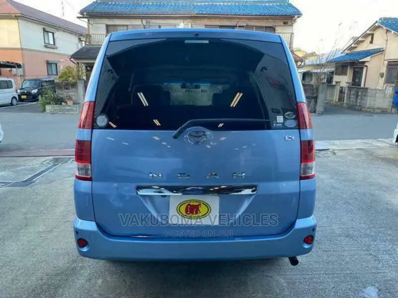 Toyota Noah 2006 Blue