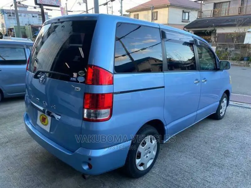 Toyota Noah 2006 Blue