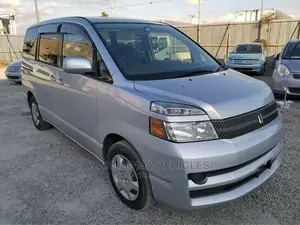 Toyota Voxy 2004 Silver