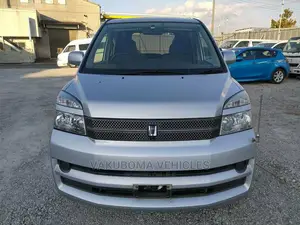 Toyota Voxy 2004 Silver