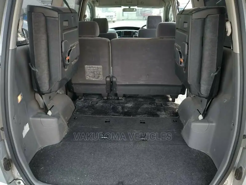 Toyota Voxy 2004 Silver