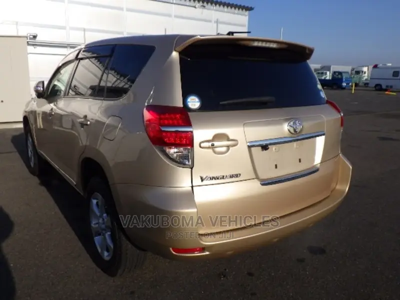 Toyota Vanguard 2010 Gold