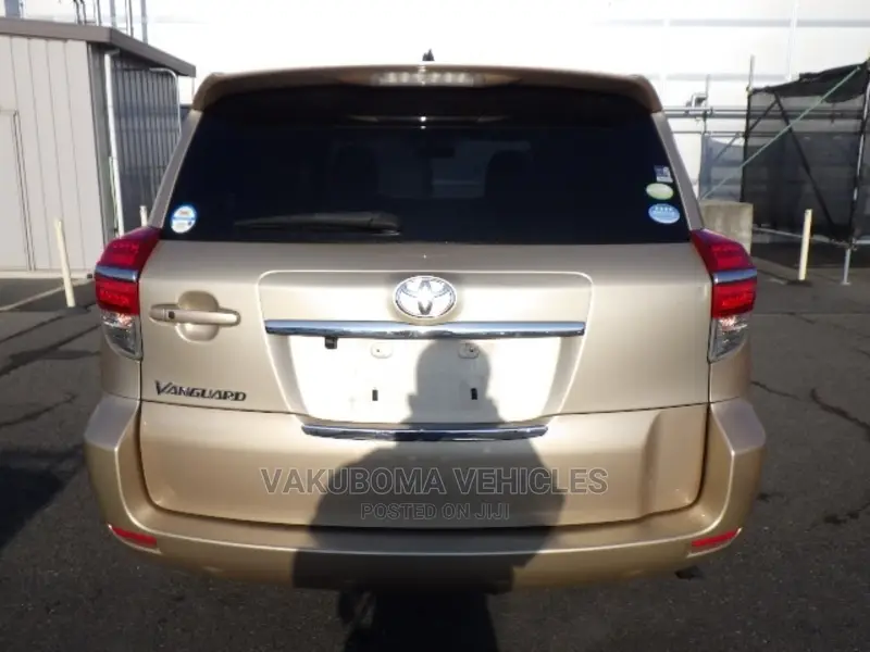 Toyota Vanguard 2010 Gold
