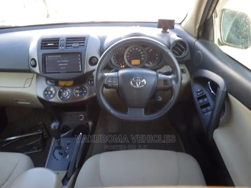 Toyota Vanguard 2010 Gold