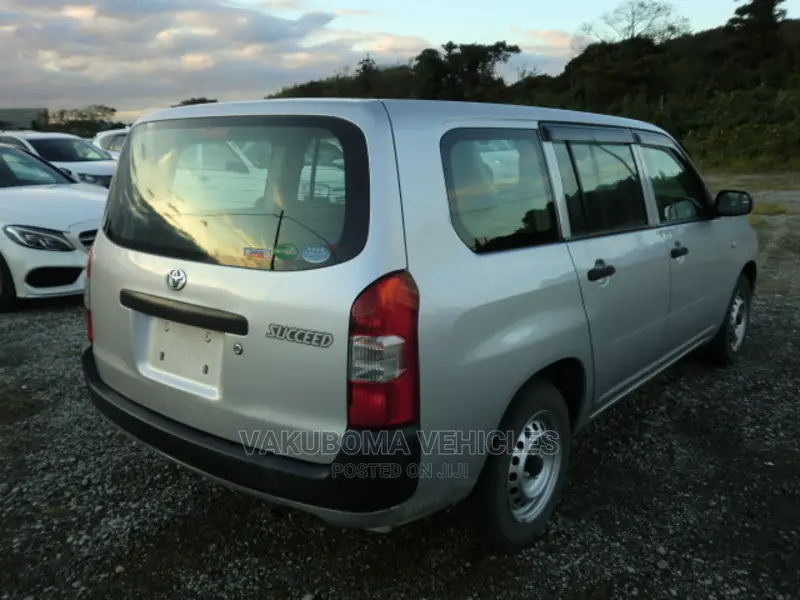 Toyota Succeed 2015 Silver