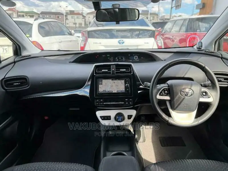Toyota Prius 2018 Silver
