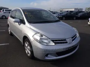 Nissan Tiida 2011 Silver