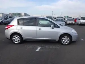 Nissan Tiida 2011 Silver