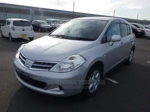 Nissan Tiida 2011 Silver