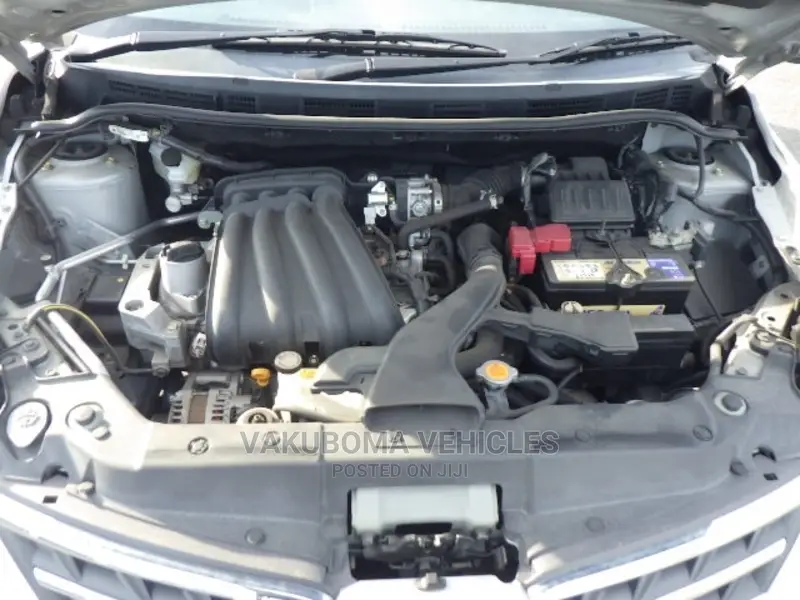 Nissan Tiida 2011 Silver