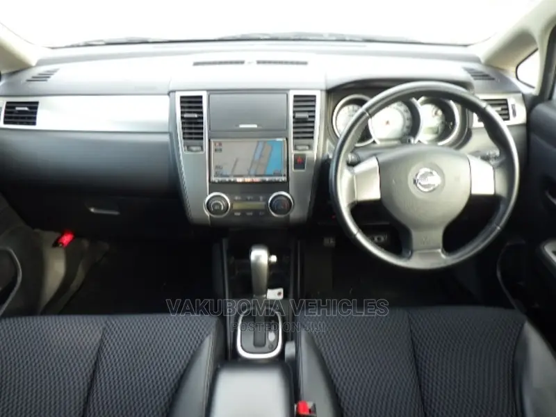 Nissan Tiida 2011 Silver