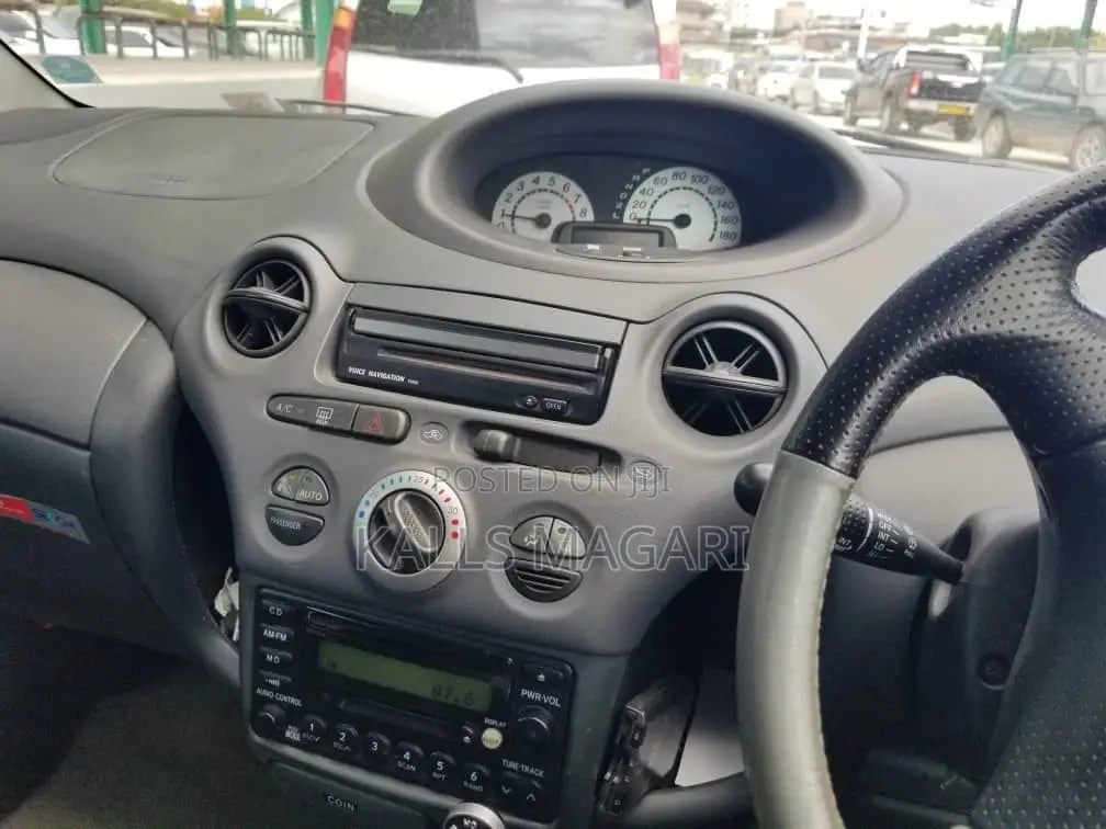 Toyota Vitz 2005