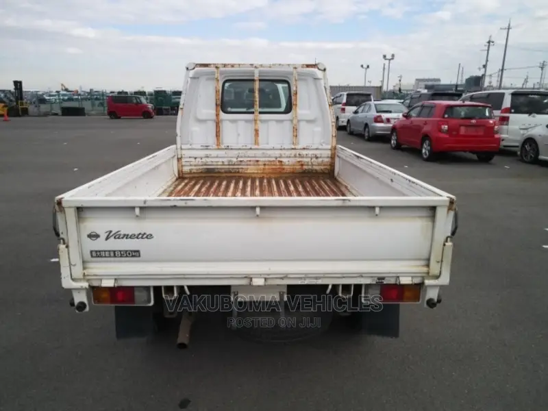 Nissan Vanette Truck