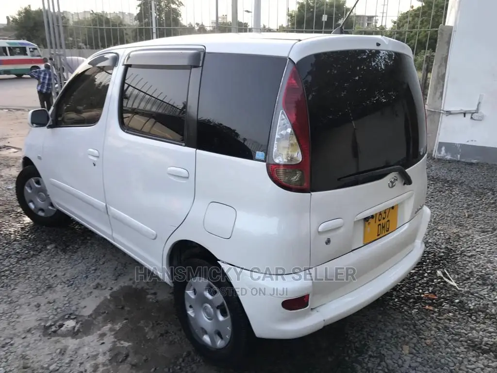 Toyota Fun Cargo 2004 White