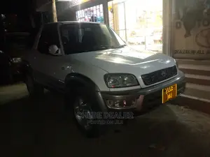 Toyota RAV4 1998 White