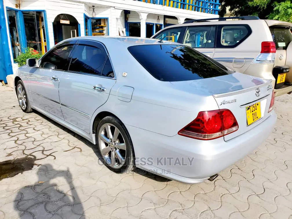 Toyota Crown 2005 Silver