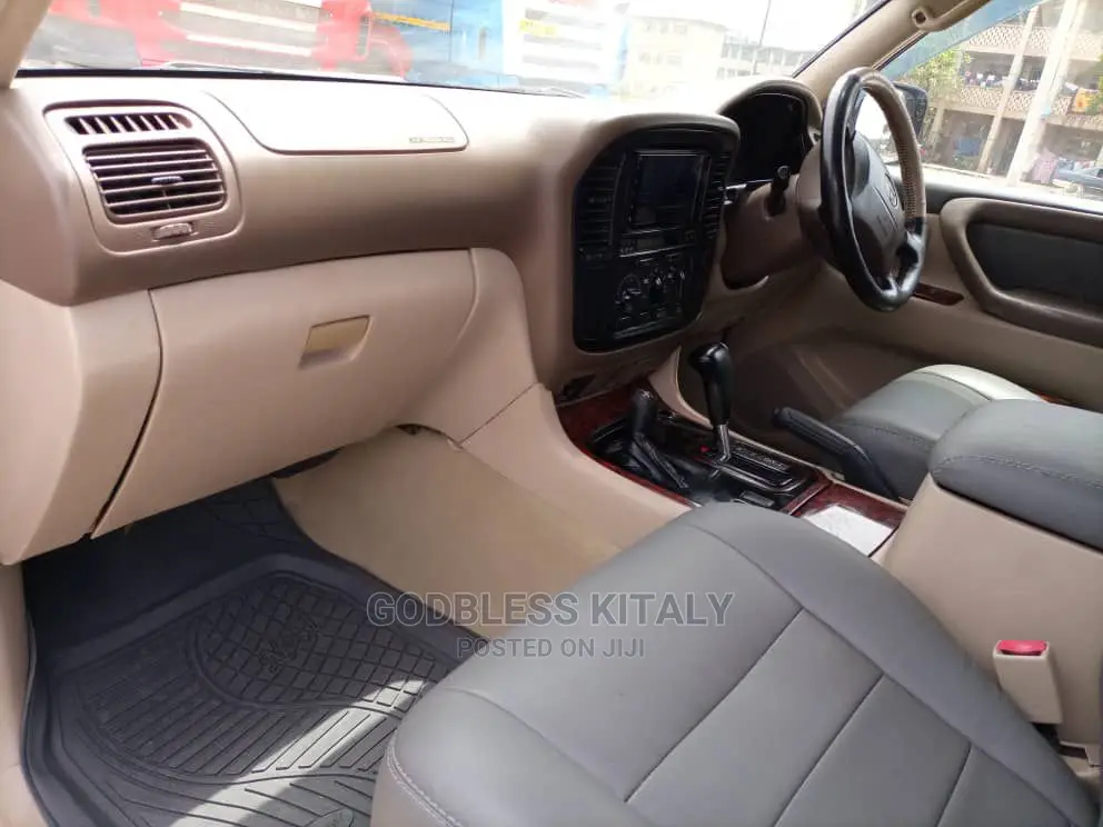 Toyota Land Cruiser 1999 Silver
