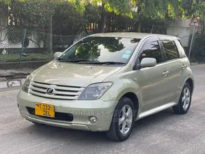 Toyota IST 2006 Gold