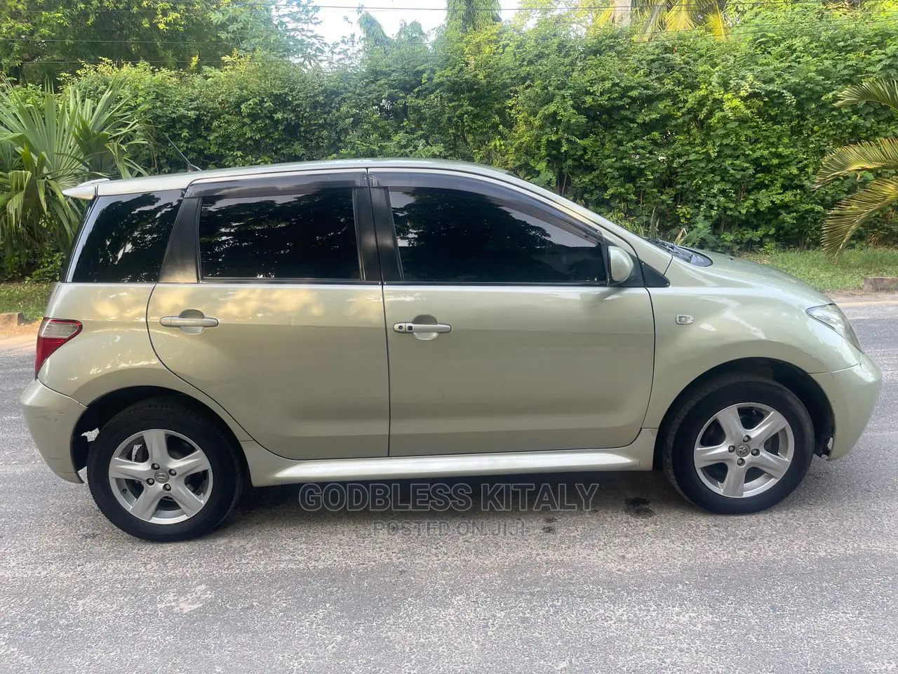 Toyota IST 2006 Gold