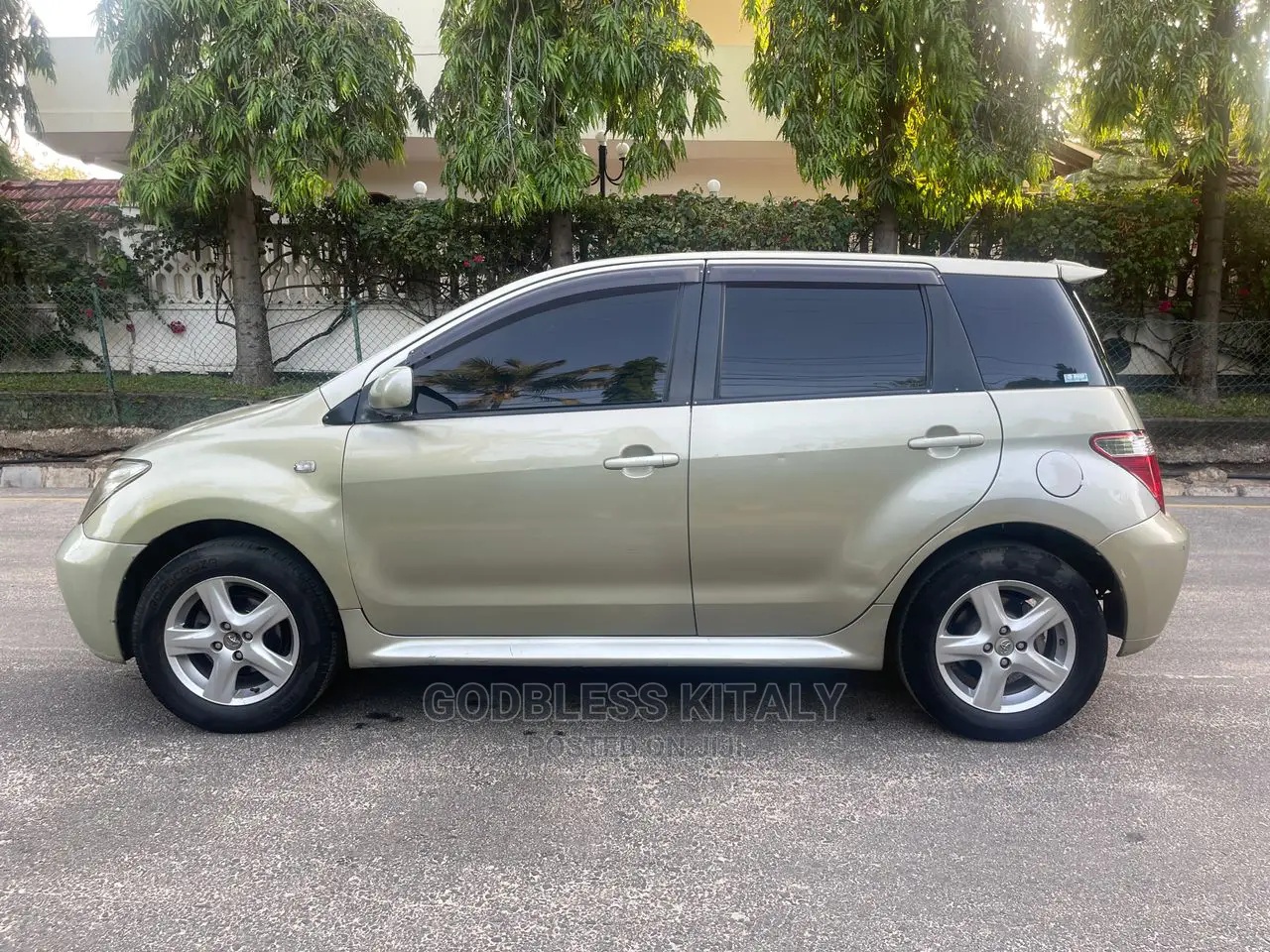 Toyota IST 2006 Gold