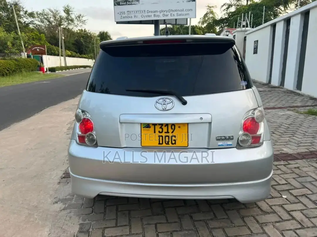 Toyota IST 2002