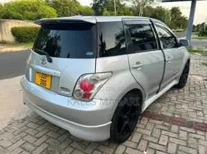 Toyota IST 2002