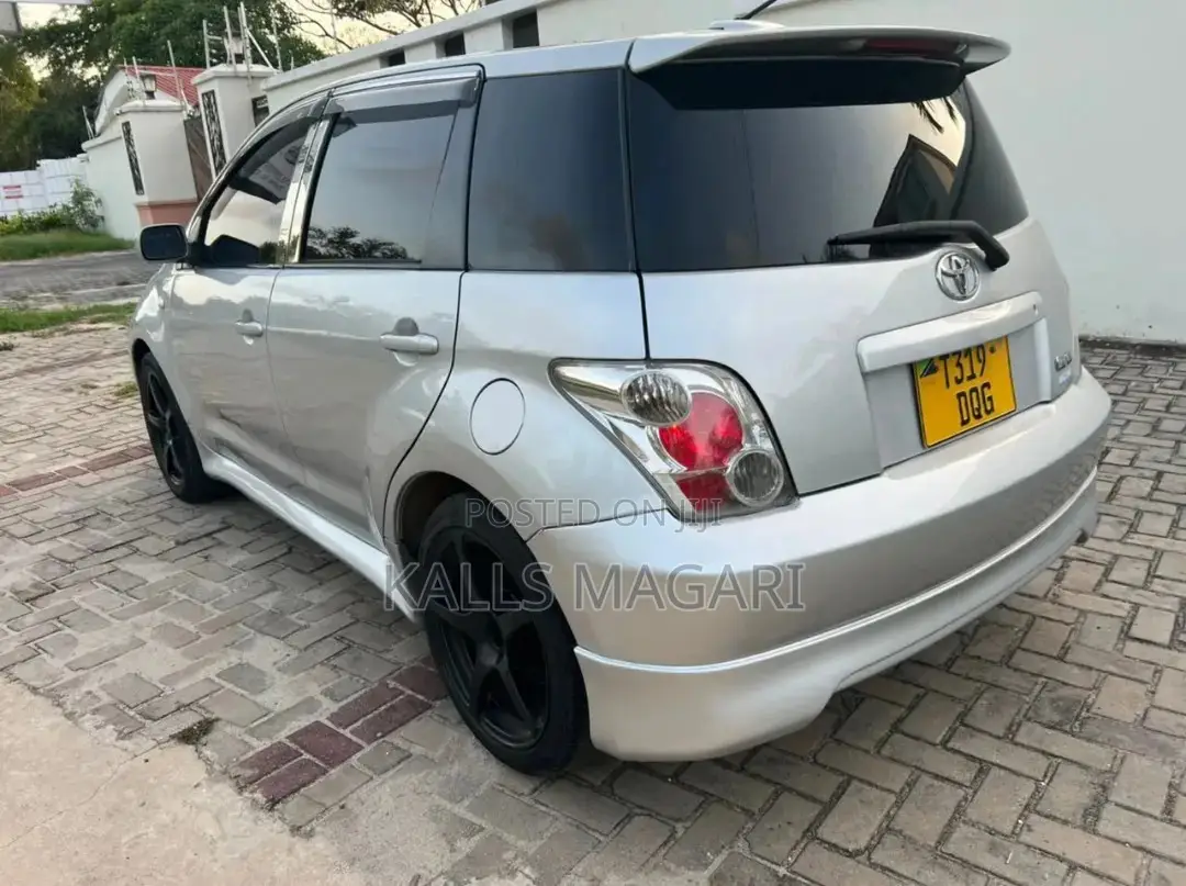 Toyota IST 2002