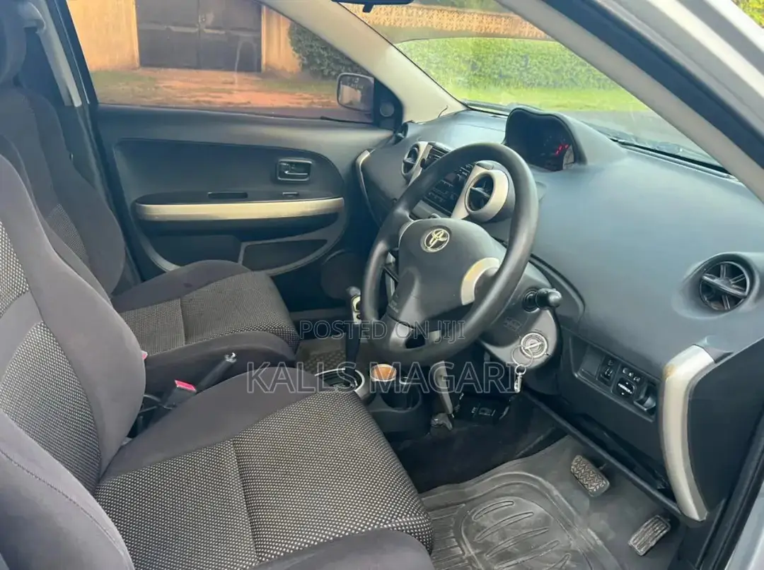 Toyota IST 2002