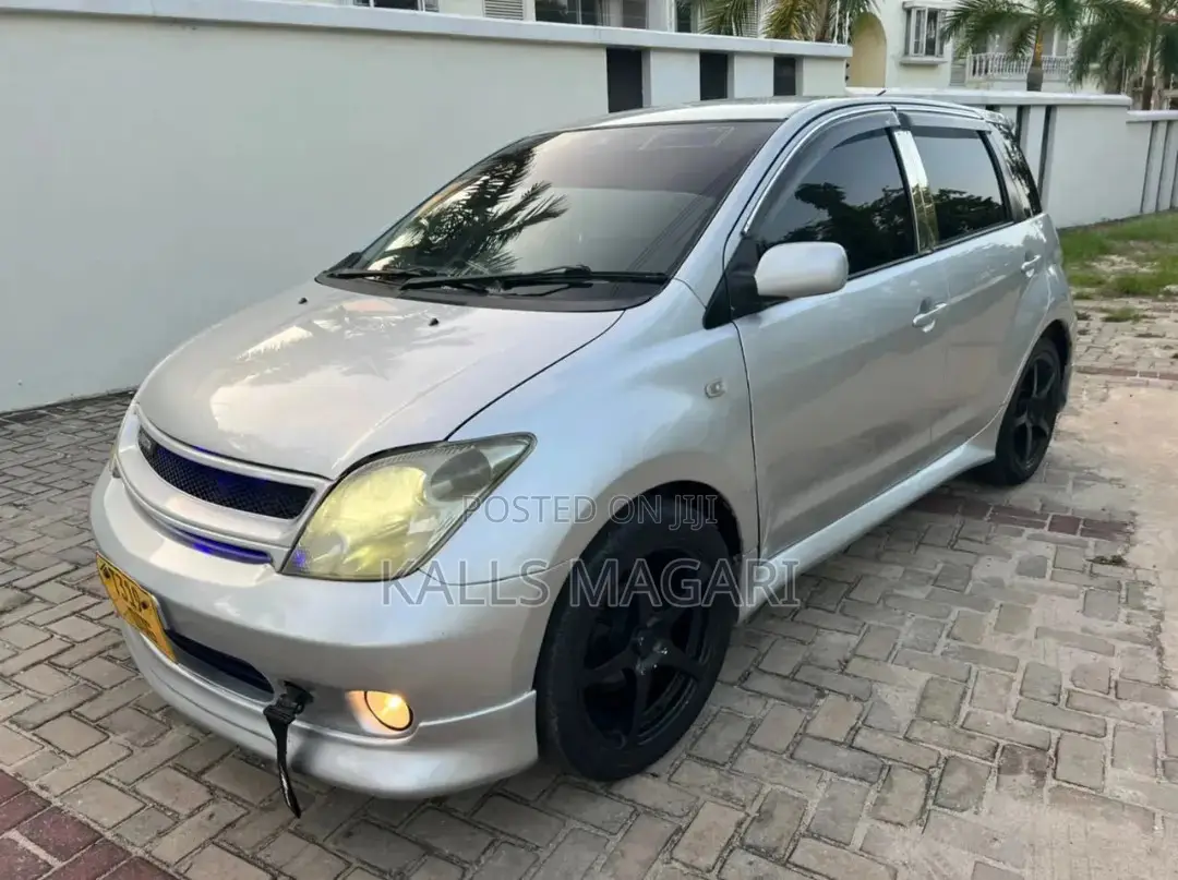 Toyota IST 2002