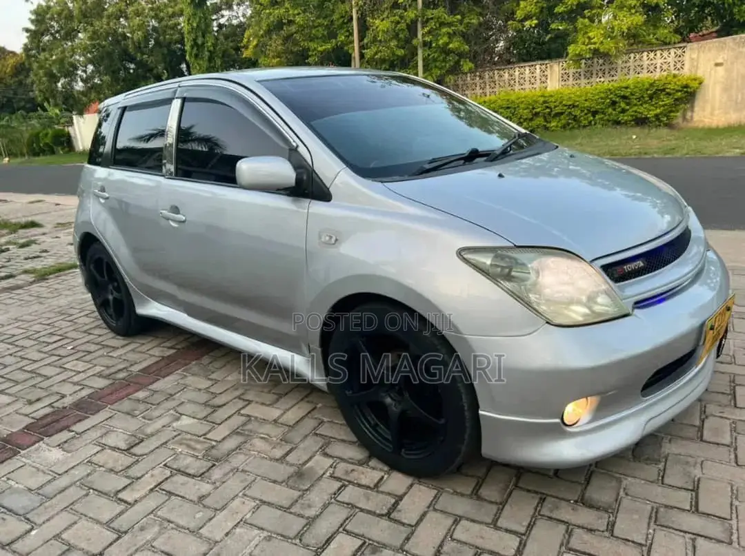Toyota IST 2002