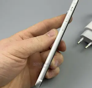 Apple iPhone SE (2020) 128 GB White