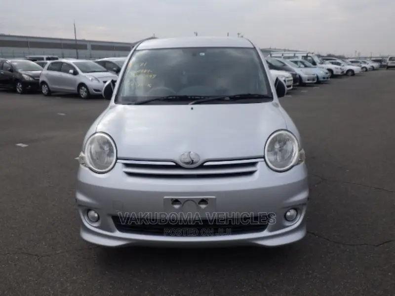 Toyota Sienta 2007 Silver