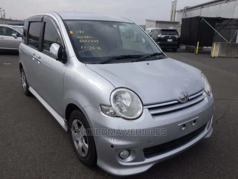 Toyota Sienta 2007 Silver