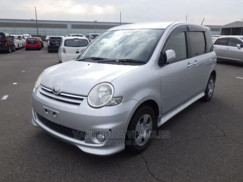 Toyota Sienta 2007 Silver