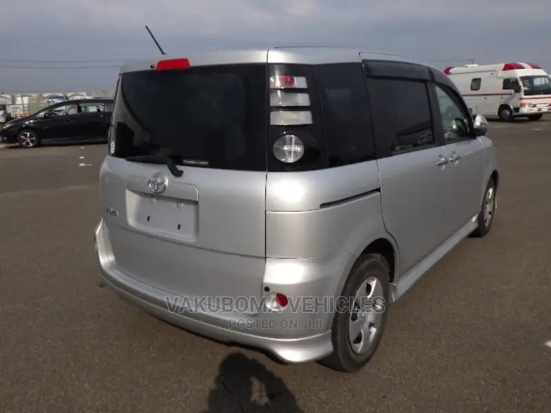 Toyota Sienta 2007 Silver